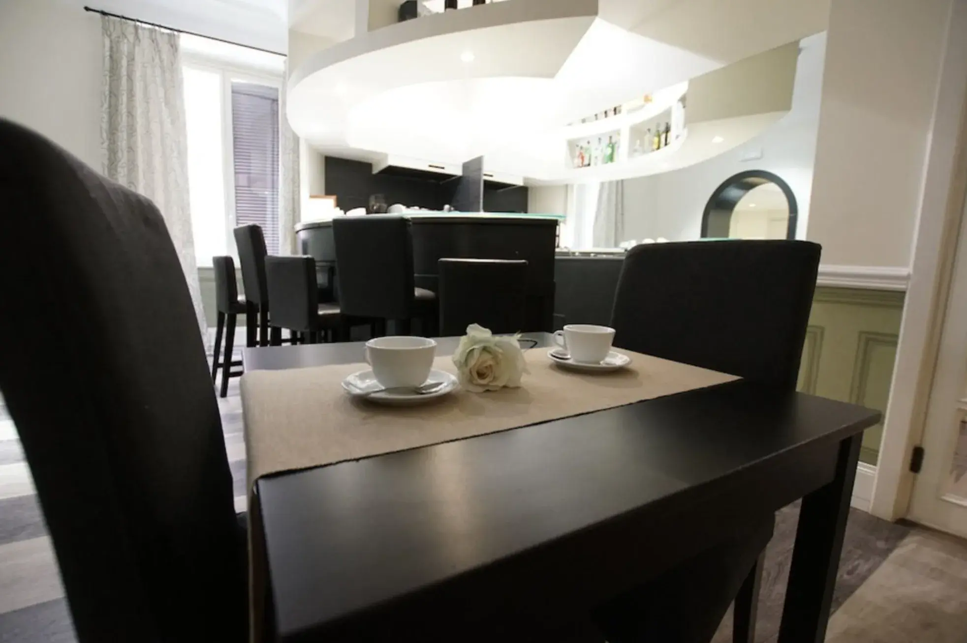 Sala de desayuno y bar del hotel