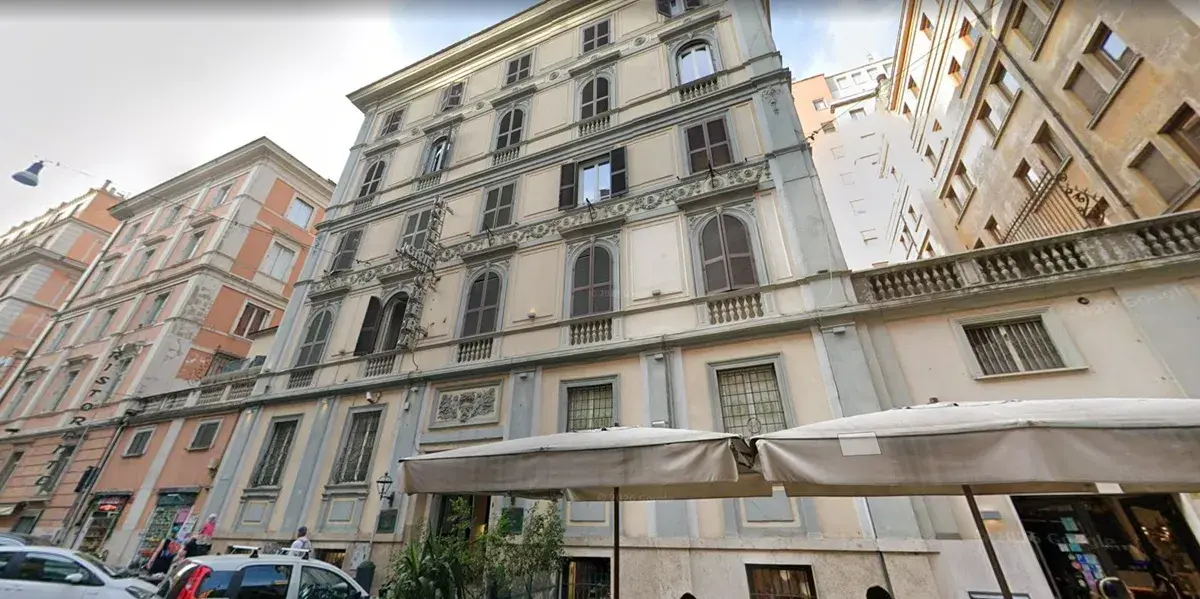 Fachada del edificio en Via Principe Amedeo, Roma